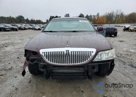 2007 Lincoln Town Car Signature z USA, uszkodzony, nr VIN 1LNHM81V97Y608526